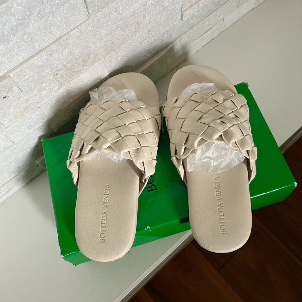 Bottega Veneta Men's Intrecciato Leather Sandals